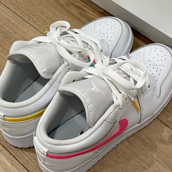 Authentic Nike Jordan Sneakers | Size 5.5 (fits 7) | White with colors - Picture 5 of 10